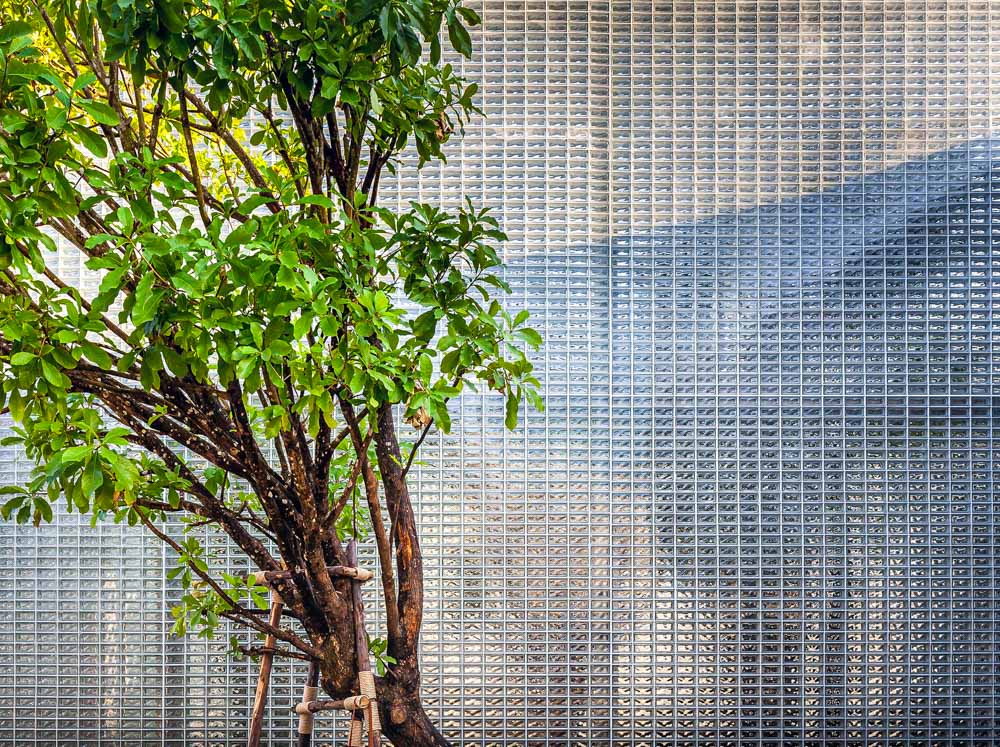 Glass Block Wall - THE LINE Phahonyothin Park Progetto Thailandia Neutro R09