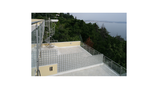 Glass block partition for roof deck
