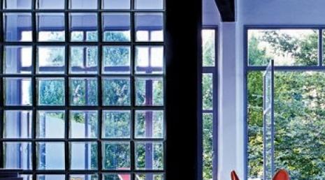 Designing Indoor-Outdoor Living with Glass Block
